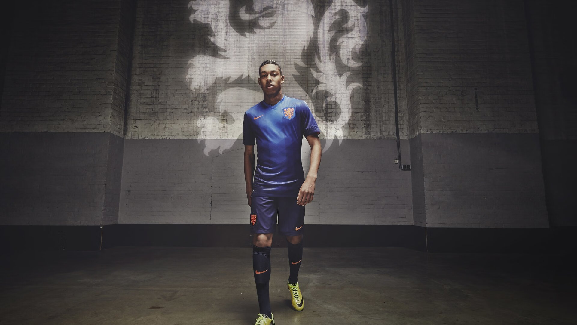 米兰体育官网平台-巴萨欲3000万镑买断英超神锋拉什福德,降薪成关键挑战,拉什福德 巴萨