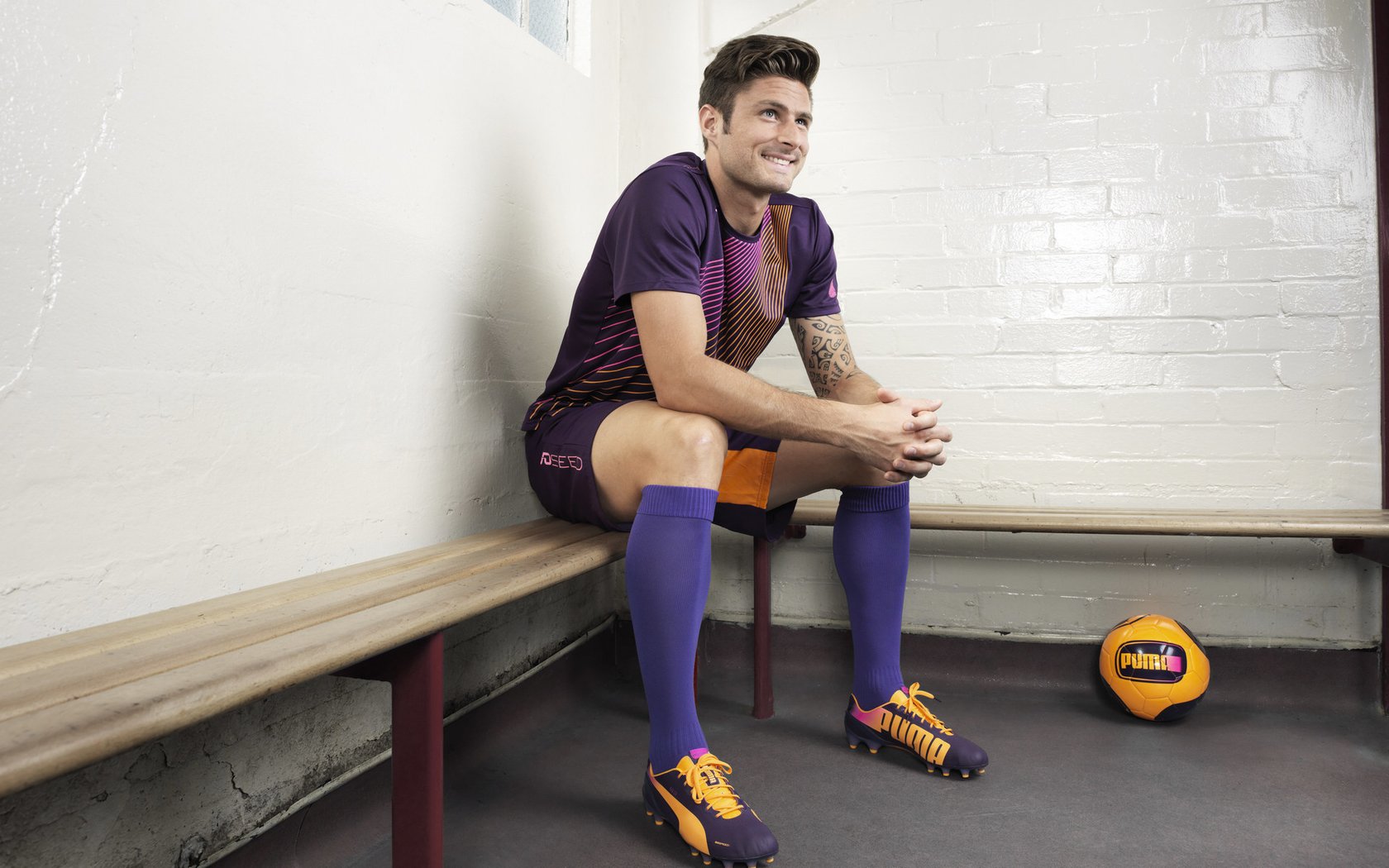 详细阅读:AC Milan-《ApexLegends》新角色“雷霆”上线,战术丰富引领战场新风潮 AC Milan-《ApexLegends》新角色“雷霆”上线,战术丰富引领战场新风潮